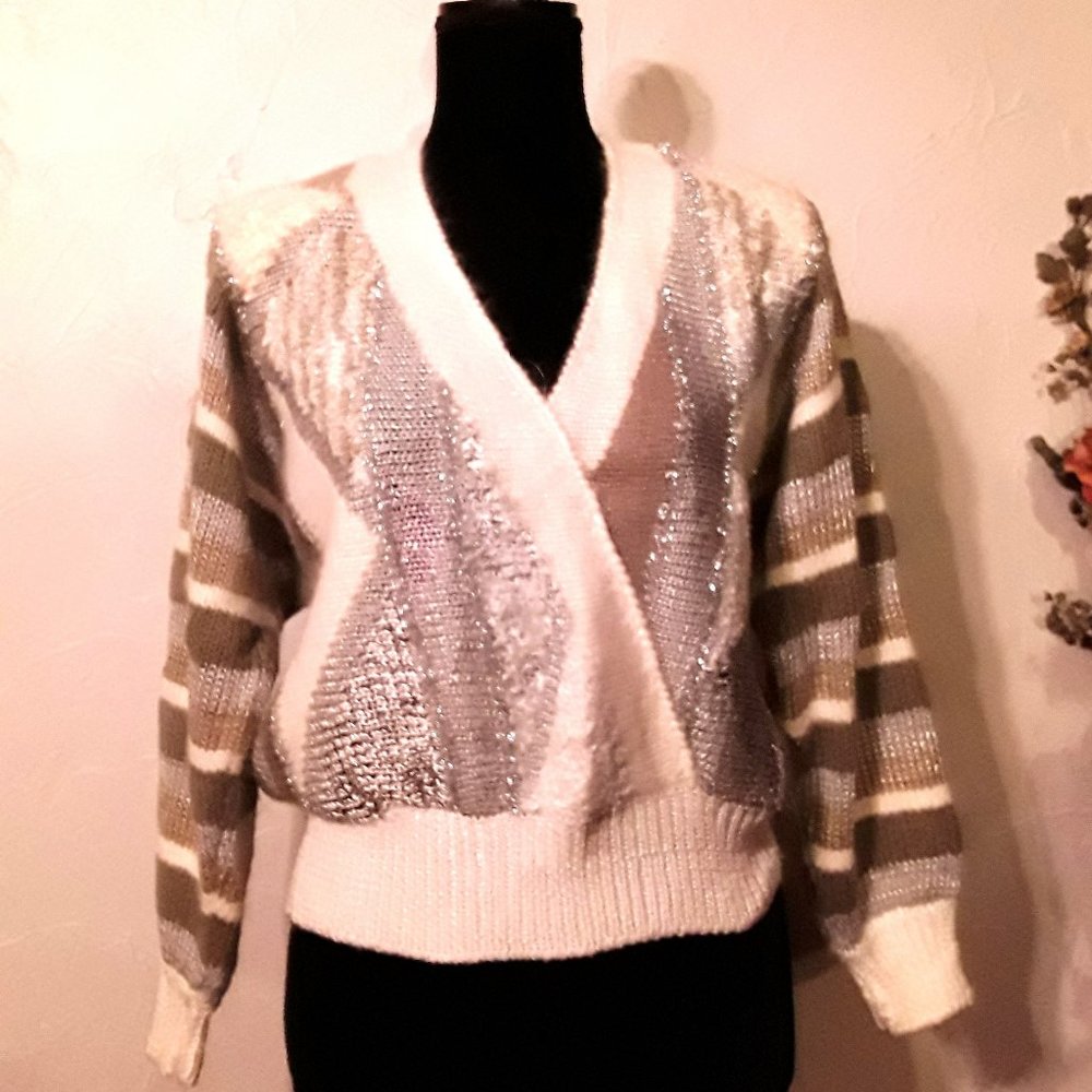 NEW Ginenne wool/angora classic women's sweater: Women's Medium